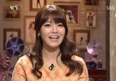 сурдопереводчица на корейском телевидении   девушки, пальцы, гифка