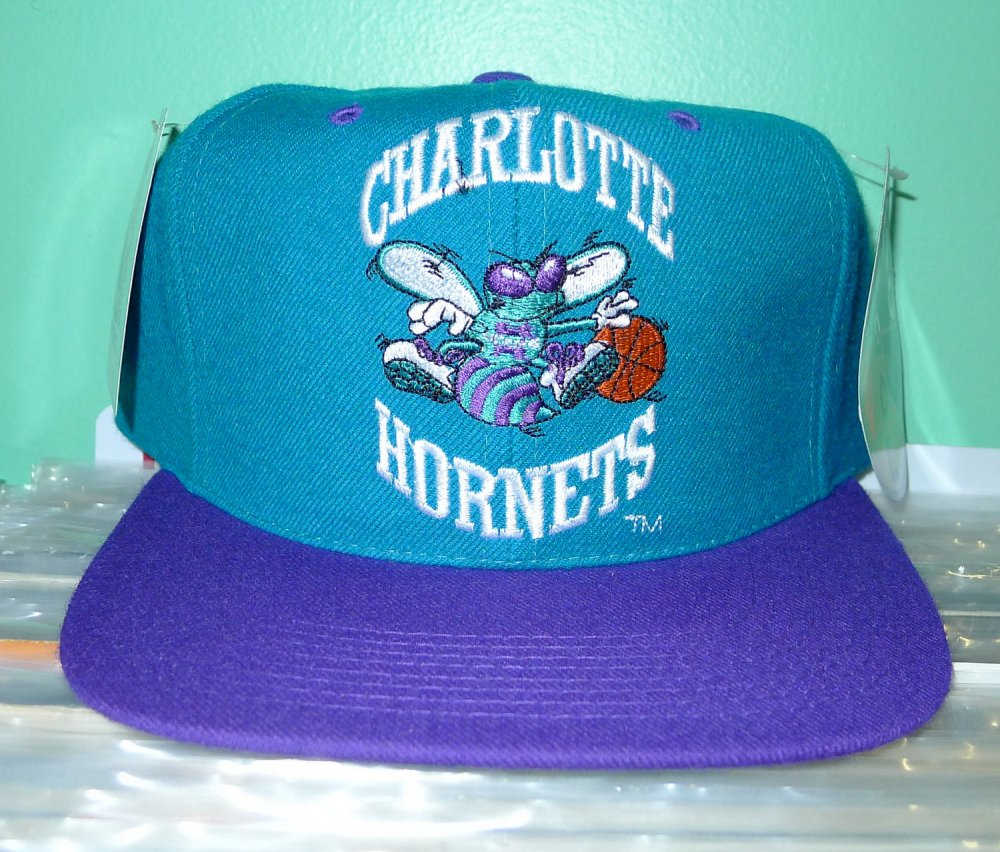 Charlotte Hornets кепка